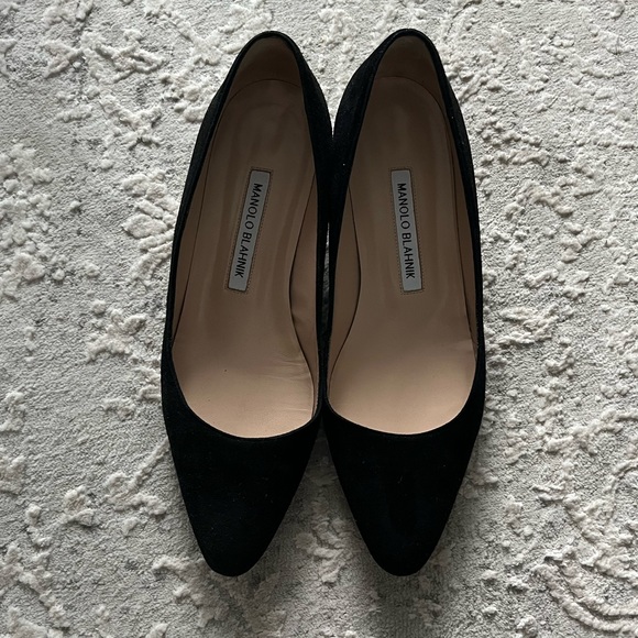 Manolo Blahnik Listony 30 Block-Heel Suede Pumps - Picture 1 of 4